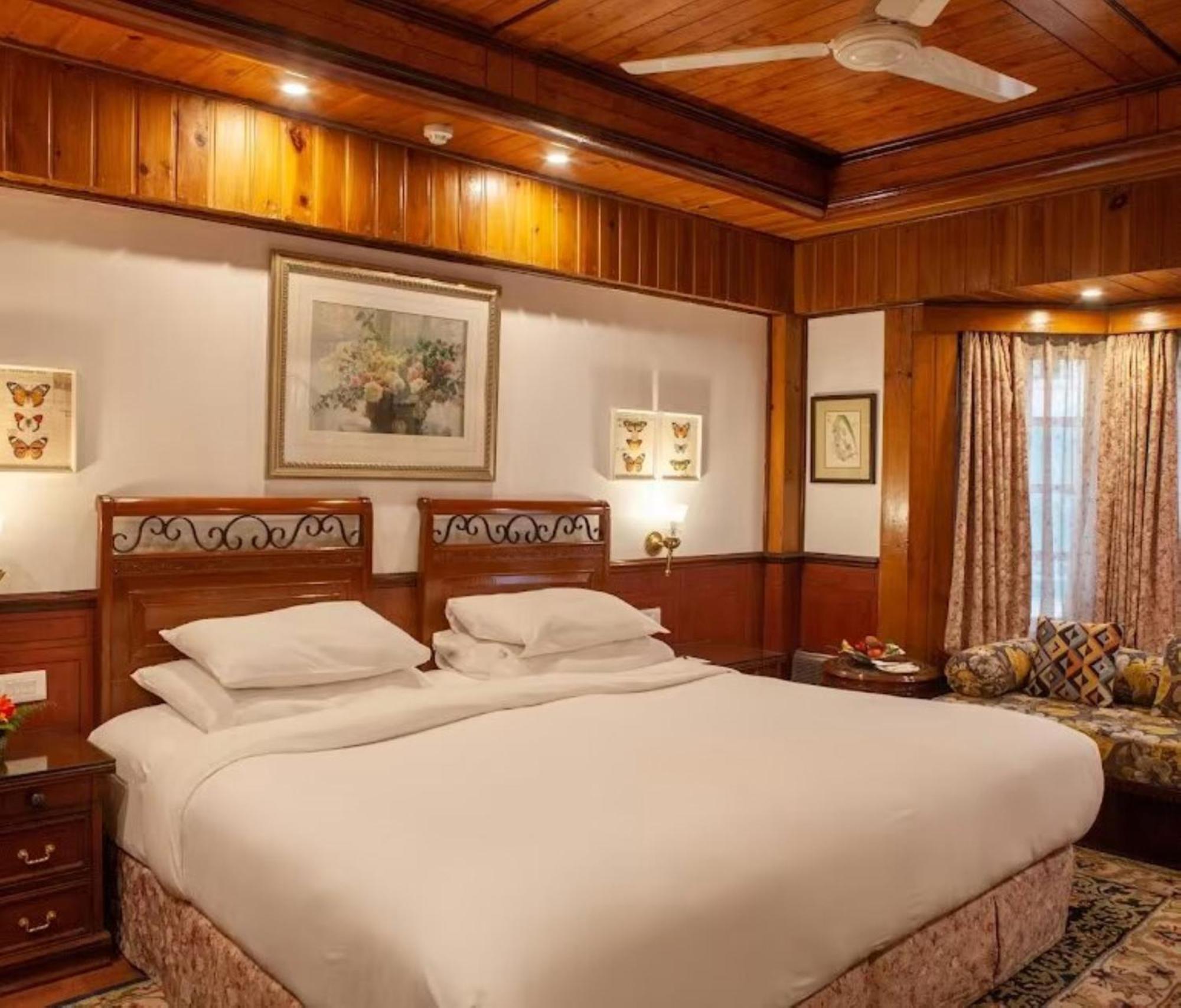 Executive Campbell Twin on Foods & Soft Beverages* | Discounts on Laundry Services* | INR 500 spa credit during your on selective Massage services TnC Apply* | Minibar 2 cans of soft Beverages Once on Arrival