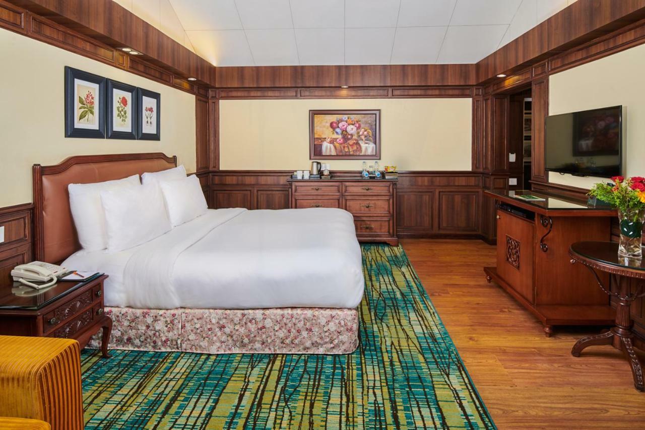 Executive Anderson Room King on Foods & Soft Beverages* | Discounts on Laundry Services* | INR 500 spa credit during your on selective Massage services TnC Apply* | Minibar 2 cans of soft Beverages Once on Arrival