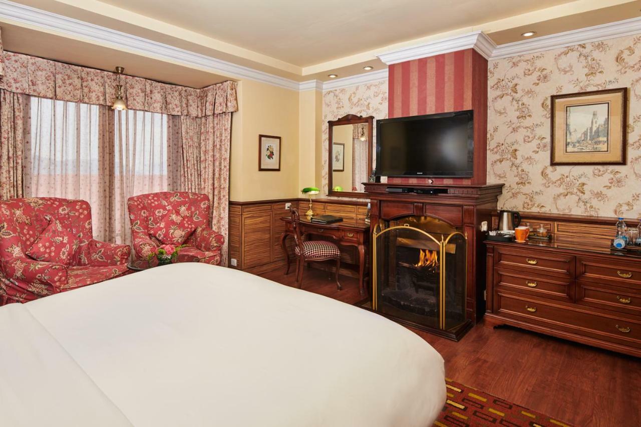 Heritage Room King on Foods & Soft Beverages* | Discounts on Laundry Services* | INR 500 spa credit during your on selective Massage services TnC Apply* | Minibar 2 cans of soft Beverages Once on Arrival